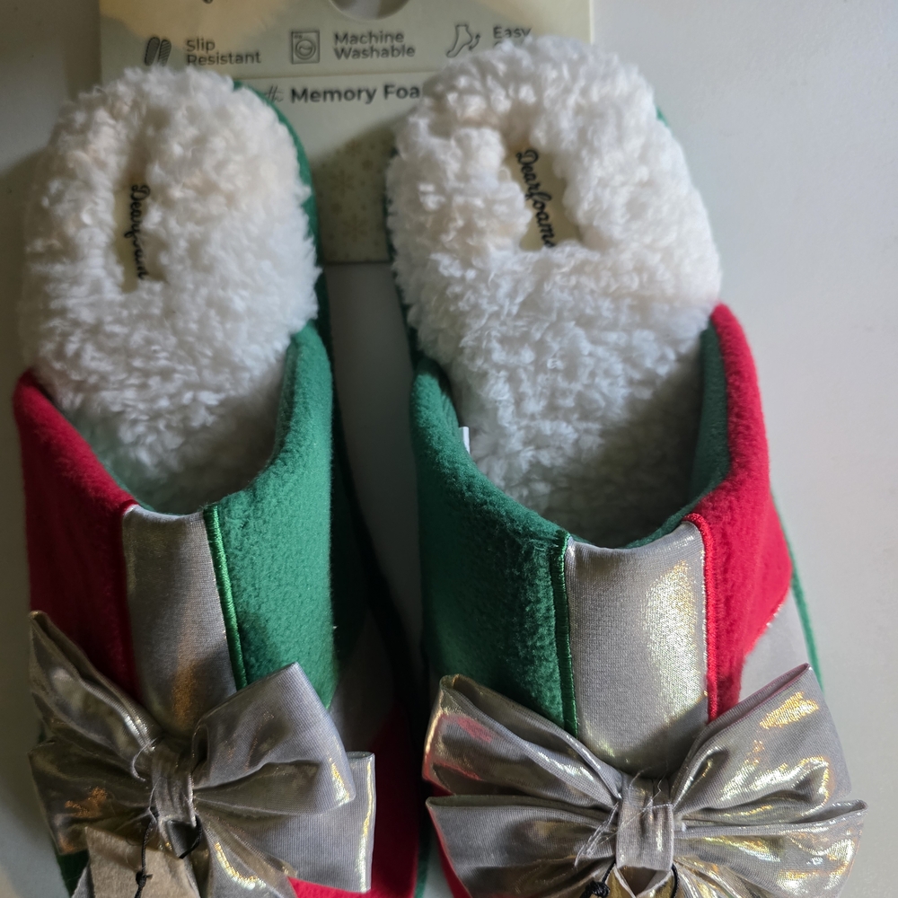 Dearfoam NWT Christmas Present Slippers